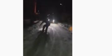 Κάνουν νυχτερινό snowboard στη Βλάστη με τον υδράργυρο στους -13 βαθμούς Κελσίου-VIDEO