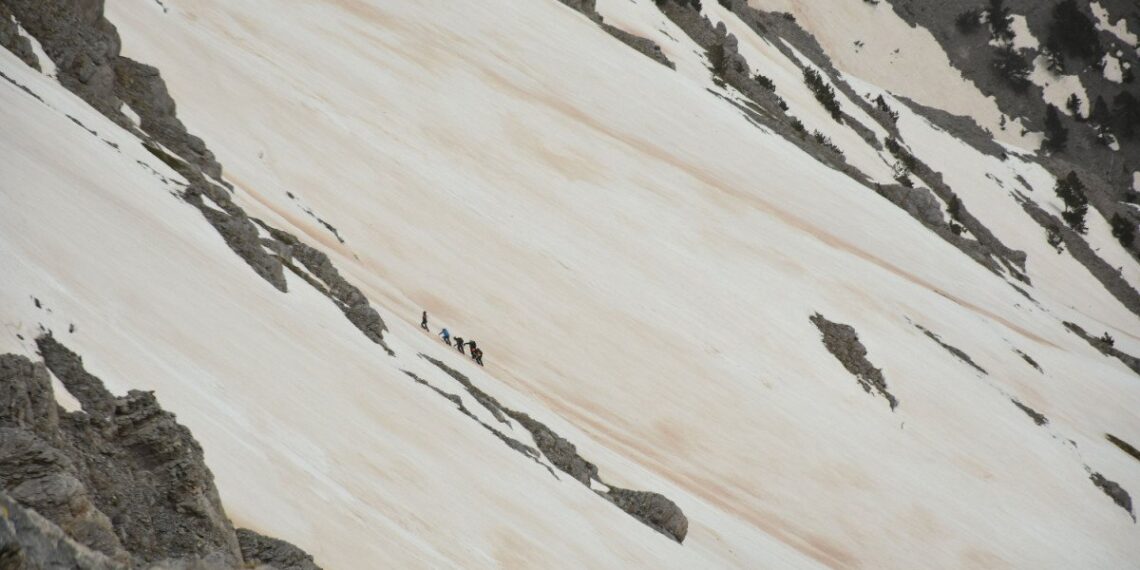 Συναγερμός στον Όλυμπο: Δύο αγνοούμενοι ορειβάτες, μαρτυρία για χιονοστιβάδα