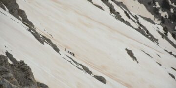 Συναγερμός στον Όλυμπο: Δύο αγνοούμενοι ορειβάτες, μαρτυρία για χιονοστιβάδα