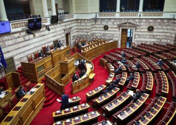Τρία νέα νομοσχέδια: Αλλαγές σε προσλήψεις, συντάξεις και Πανελλαδικές