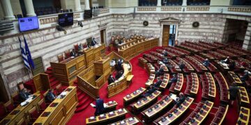 Τρία νέα νομοσχέδια: Αλλαγές σε προσλήψεις, συντάξεις και Πανελλαδικές