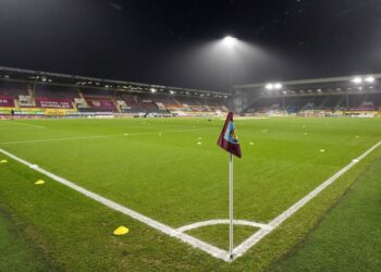 Το μυαλό στη Λίβερπουλ, το σώμα… στην Μπέρνλι για τη Γιουνάιτεντ