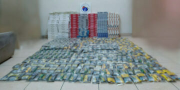 Συνελήφθησαν δύο άτομα στην Πτολεμαΐδα που είχαν στη κατοχή τους  4.407 αφορολόγητα πακέτα τσιγάρων και 24 κιλά και 450 γραμμάρια λαθραίου καπνού