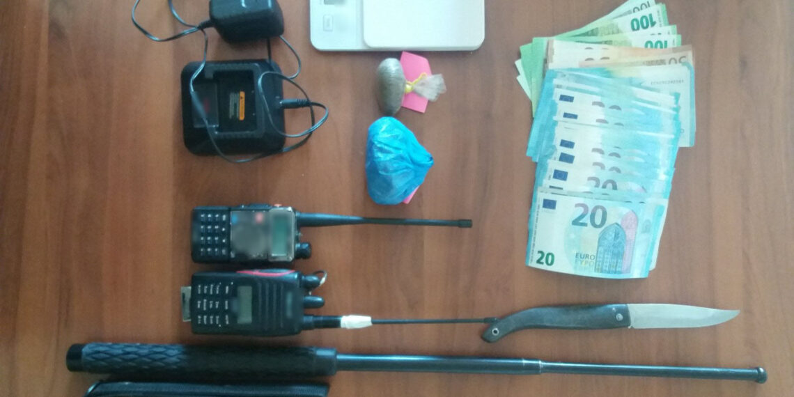 Σύλληψη 22χρονου στα Γρεβενά για κατοχή 22 γραμμαρίων ακατέργαστης κάνναβης, 1 ζυγαριάς, πομποδεκτών, και μεταλλικής πτυσσόμενης ράβδου