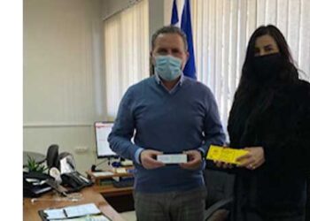 Επίδοση δωροεπιταγών από την Αντιπεριφερειάρχη Παιδείας και Πολιτισμού Όλγα Πουταχίδου