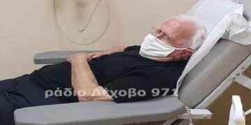 Ο 95χρονος Χαράλαμπος Τάτσης από το Λέχοβο ο πρώτος που εμβολιάστηκε κατά του covid 19 στο Μποδοσάκειο Νοσοκομείο