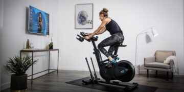 4 Tips για να χάσετε βάρος χρησιμοποιώντας στατικό ποδήλατο