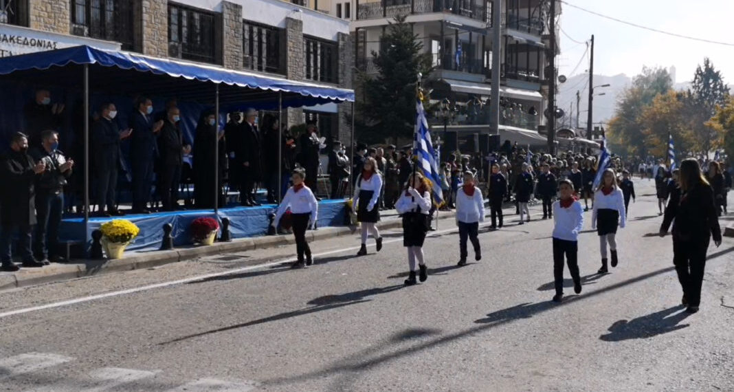 Η παρέλαση της 28ης Οκτωβρίου στην Καστοριά – Βίντεο