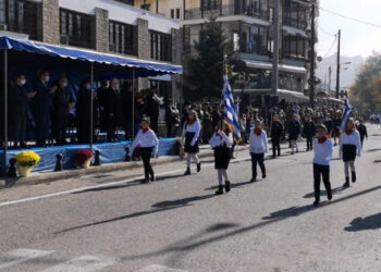 Η παρέλαση της 28ης Οκτωβρίου στην Καστοριά – Βίντεο