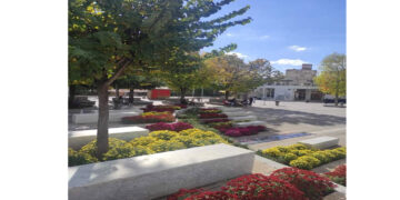 Με όμορφα χρώματα γέμισε η κεντρική πλατεία Κοζάνης