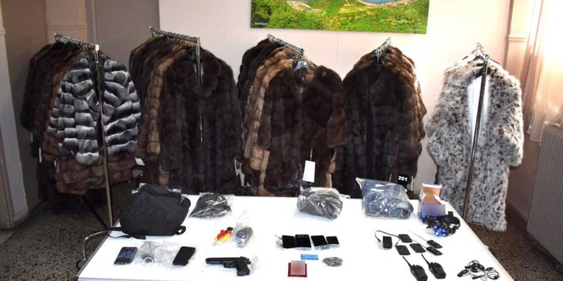 Αστυνομία: Σύλληψη των δραστών της μεγάλης κλοπής γουναρικών στην Καστοριά -Μέλη εγκληματικής οργάνωσης οι 2 αλλοδαποί συλληφθέντες- Αναζητείται και 45χρονος Έλληνας