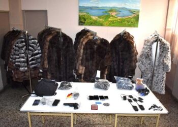 Αστυνομία: Σύλληψη των δραστών της μεγάλης κλοπής γουναρικών στην Καστοριά -Μέλη εγκληματικής οργάνωσης οι 2 αλλοδαποί συλληφθέντες- Αναζητείται και 45χρονος Έλληνας