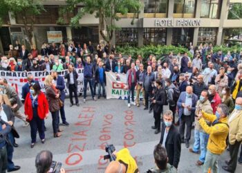 Συγκέντρωση διαμαρτυρίας ΓΕΝΟΠ-Συνδικάτων έξω από τα γραφεία της ΔΕΗ στην Αθήνα – ΦΩΤΟ