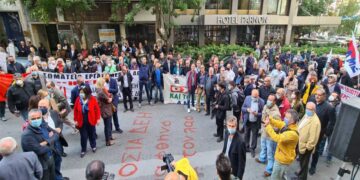 Συγκέντρωση διαμαρτυρίας ΓΕΝΟΠ-Συνδικάτων έξω από τα γραφεία της ΔΕΗ στην Αθήνα – ΦΩΤΟ