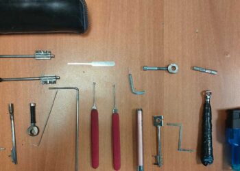 Η επίσημη ανακοίνωση της αστυνομίας για την εξάρθρωση από την Ασφάλεια Κοζάνης, σπείρας που έκλεβε σπίτια σε Δ. και Κ. Μακεδονία – «Μπούκαραν» σε σπίτι χθες το πρωί αλλά πιάστηκαν στα «πράσα»