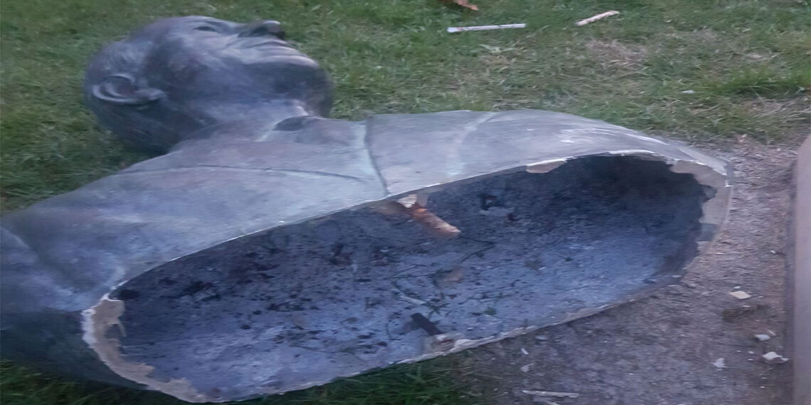 Δήμος Γρεβενών: Βανδαλισμός προτομής Ταλιαδούρη στην κεντρική πλατεία