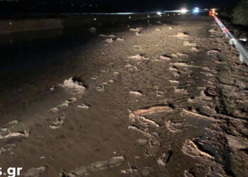 Κακοκαιρία Μπάλλος: Έκλεισε η Εγνατία Οδός έξω από την Θεσσαλονίκη – Γέμισε με φερτά υλικά