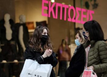 Ενδιάμεσες εκπτώσεις: Πότε αρχίζουν, ποιες Κυριακές είναι ανοιχτά τα καταστήματα