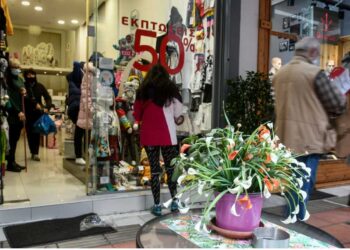 Φθινοπωρινές εκπτώσεις: Πότε αρχίζουν -Ποιες Κυριακές θα είναι ανοιχτά τα καταστήματα