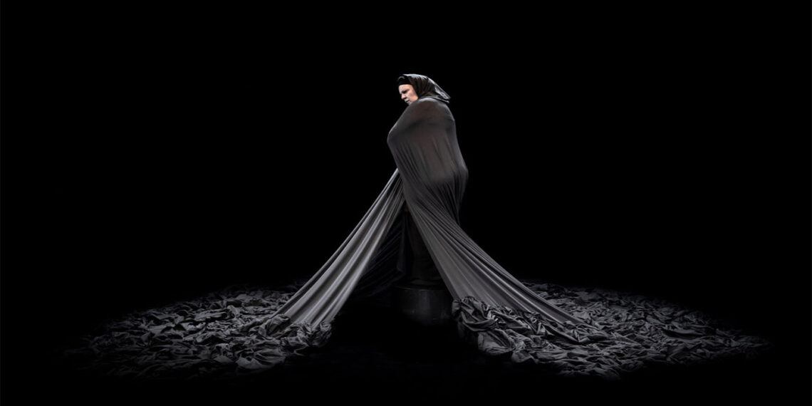 Η Κυρά της Ρω” του Γιάννη Σκαραγκά σε σκηνοθεσία Σταύρου Λίτινα Στον ομώνυμο ρόλο η Φωτεινή Μπαξεβάνη στο ΔΗΠΕΘΕ ΚΟΖΑΝΗΣ την Τετάρτη 27 Οκτωβρίου