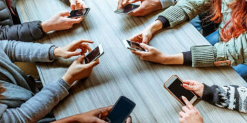 Τι μείωση θα δούμε στους λογαριασμούς του κινητού -Ερχεται «κούρεμα» στο τέλος κινητής τηλεφωνίας