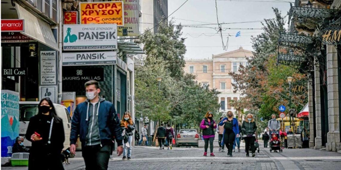 Ελευθέρας παντού: Τι αλλάζει στη ζωή όσων έχουν εμβολιαστεί από το Σάββατο