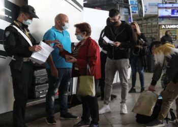 Μετακίνηση εκτός νομού: Διευκρινίσεις για ταξίδια με ΚΤΕΛ και τρένα, με rapid test και ταυτότητα στο χέρι οι επιβάτες