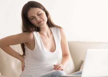 Πόνος στη μέση: Πέντε SOS κινήσεις που ανακουφίζουν