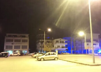 Καστοριά: Έκρηξη τα ξημερώματα σε κολόνα της ΔΕΗ, στο πάρκινγκ του εμπορικού (φωτο)