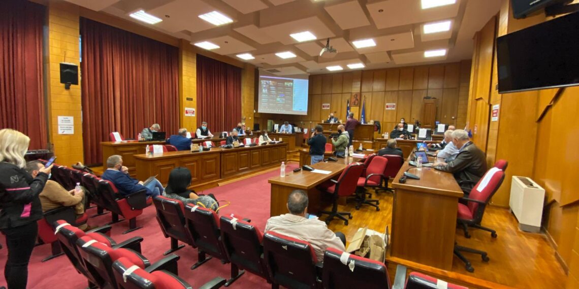22 περιφερειακοί σύμβουλοι στην αίθουσα του Συμβουλίου – Με τηλεδιάσκεψη ο Περιφερειάρχης αλλά και αντιπεριφερειάρχες