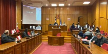Συνεδριάζει το Περιφερειακό Συμβούλιο για το ΣΔΑΜ – Μόλις 14 σύμβουλοι παρόντες στην αίθουσα από τους 41 – Δηλώσεις Καρυπίδη-Ζεμπιλιάδου-Πράσσου-Τσάκωνα(VIDEO)