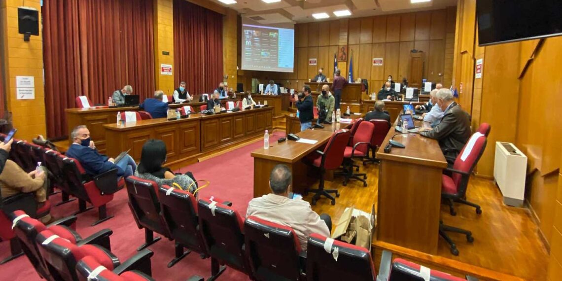22 περιφερειακοί σύμβουλοι στην αίθουσα του Συμβουλίου – Με τηλεδιάσκεψη ο Περιφερειάρχης αλλά και αντιπεριφερειάρχες
