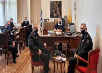Να λειτουργεί η Σχολή Δοκ. Πυροσβεστών Πτολεμαΐδας με βάση τη δυνατότητα φιλοξενίας εκπαιδευομένων στο μέγιστο δυνατό αριθμό ζήτησε ο δήμαρχος Εορδαίας από τον Υπαρχηγό του Π.Σ. Ιάκωβο Κλεφτοσπύρο που βρέθηκε στην Πτολεμαΐδα