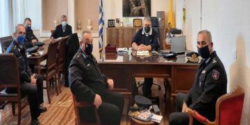 Να λειτουργεί η Σχολή Δοκ. Πυροσβεστών Πτολεμαΐδας με βάση τη δυνατότητα φιλοξενίας εκπαιδευομένων στο μέγιστο δυνατό αριθμό ζήτησε ο δήμαρχος Εορδαίας από τον Υπαρχηγό του Π.Σ. Ιάκωβο Κλεφτοσπύρο που βρέθηκε στην Πτολεμαΐδα