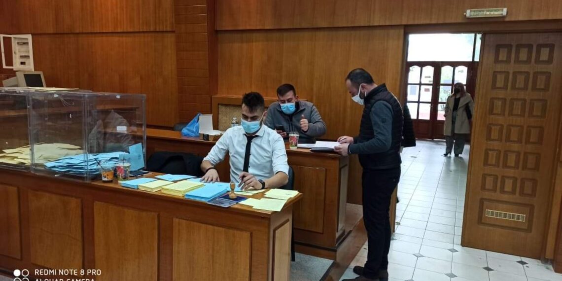 Σε εξέλιξη οι εσωκομματικές εκλογές της ΝΔ στην Πτολεμαΐδα