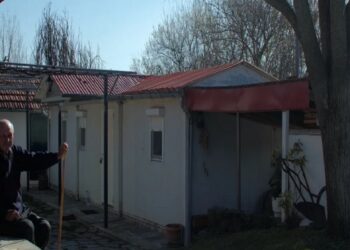 Οι ξεχασμένοι των Γρεβενών -Είκοσι έξι χρόνια μετά τον σεισμό συνεχίζουν να ζουν σε κοντέινερ -VIDEO