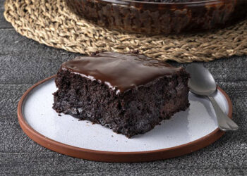 Σοκολατόπιτα σε 10 λεπτά – Συνταγή του Άκη Πετρετζίκη!