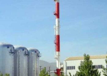 Συγκέντρωση έξω από τα γραφεία της τηλεθέρμανσης στην Πτολεμαΐδα από σωματεία: «Φθηνή θέρμανση για όλο το λαό»