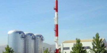 Συγκέντρωση έξω από τα γραφεία της τηλεθέρμανσης στην Πτολεμαΐδα από σωματεία: «Φθηνή θέρμανση για όλο το λαό»