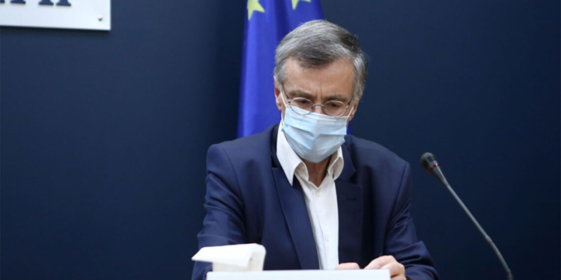 Τσιόδρας: Με τα εμβόλια έχουμε αποφύγει 8.400 θανάτους