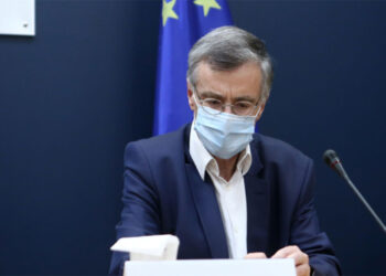 Τσιόδρας: Με τα εμβόλια έχουμε αποφύγει 8.400 θανάτους