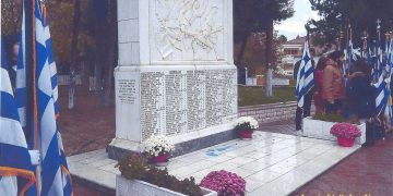 Από το τελετουργικό αποκάλυψης του Μνημείου πεσόντων μαχητών, του Αλβανικού έπους του 1940, την 28η Οκτωβρίου 1988-Από την στήλη του Γ. Καζαντζή στον Παλμό της Τετάρτης 17/11