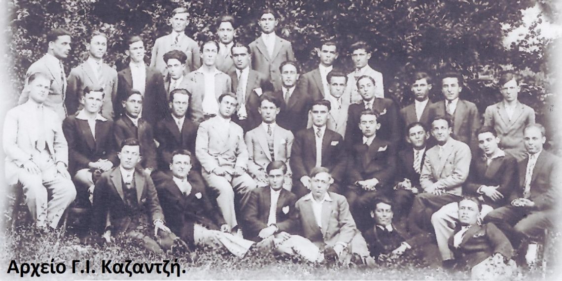 Τα πρώτα προσφυγόπουλα, από τις αξέχαστες Πατρίδες, αποτελούν τους μαθητές της 1ης  τάξης του ημιγυμνάσιου Καϊλαρίων-Πτολεμαϊδος το 1927-1928.-Από την στήλη του Γ. Καζαντζή στον Παλμό της Τετάρτης 24/11