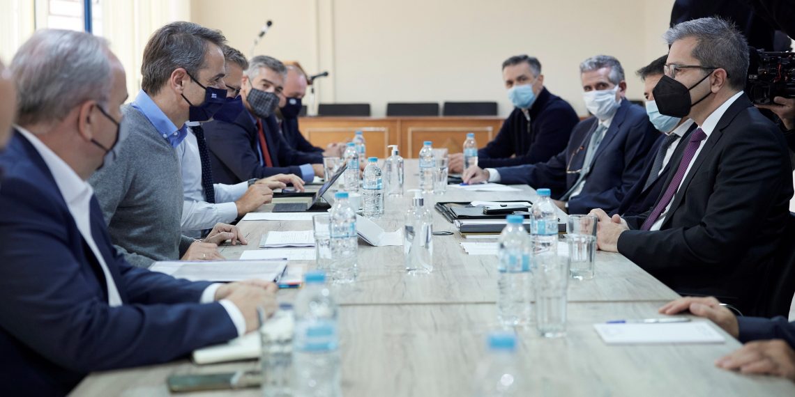 Σύσκεψη των Πρυτανικών Αρχών με τον Πρωθυπουργό Κυριάκο Μητσοτάκη για τον στρατηγικό ρόλο του Πανεπιστημίου Δυτικής Μακεδονίας στη Δίκαιη Αναπτυξιακή Μετάβαση