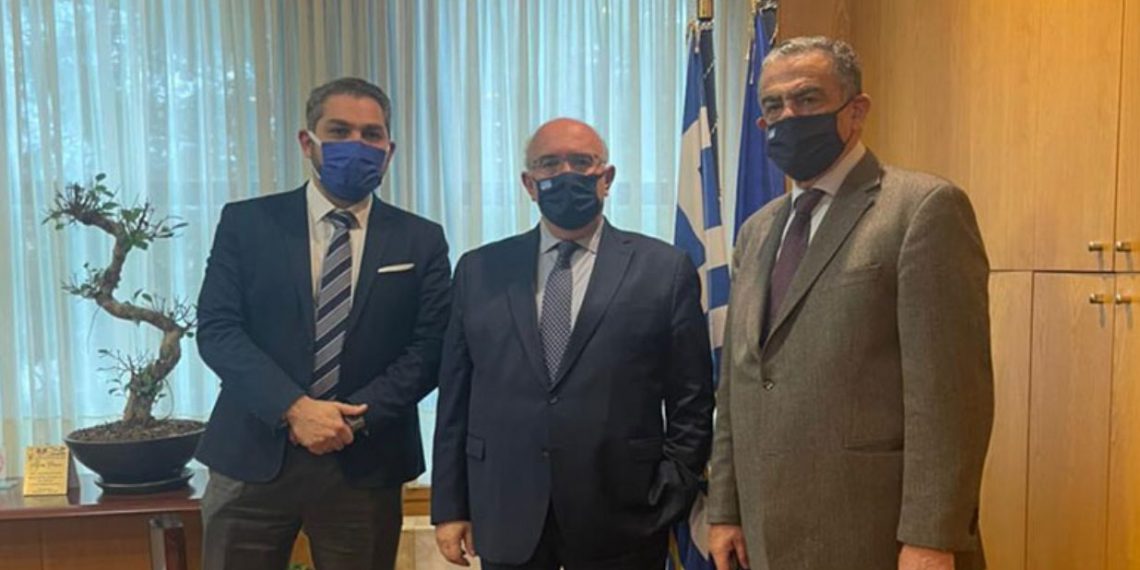 Την προοπτική περαιτέρω ενίσχυσης του δικτύου υδατοδρομίων στην Περιφέρεια Βορείου Αιγαίου εξετάζουν η Hellenic Seaplanes με τον Μ. Παπαδόπουλο και τον Χ. Αθανασίου