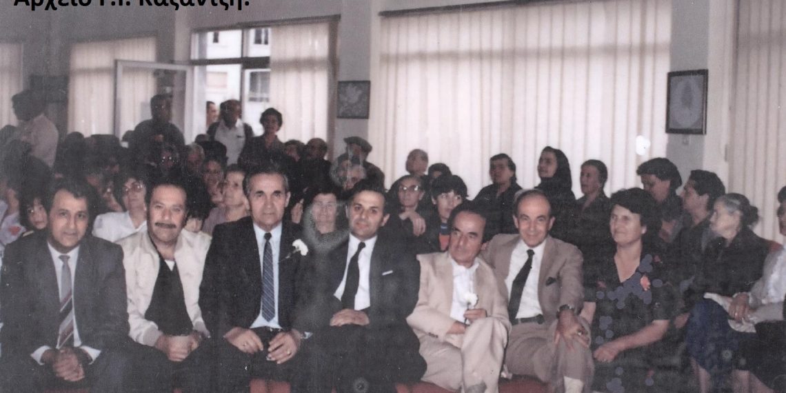 Τα πρώτα προσφυγόπουλα, από τις αξέχαστες Πατρίδες, αποτελούν τους μαθητές της 1ης  τάξης του ημιγυμνάσιου Καϊλαρίων-Πτολεμαϊδος το 1927-1928.-Από την στήλη του Γ. Καζαντζή στον Παλμό της Τετάρτης 24/11