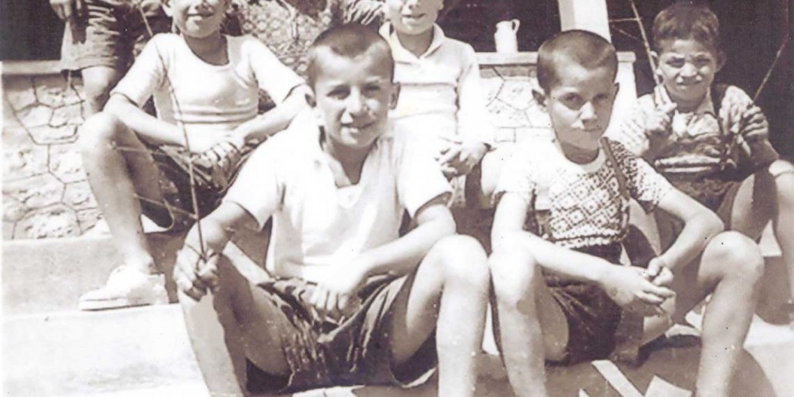 Από το τελετουργικό αποκάλυψης του Μνημείου πεσόντων μαχητών, του Αλβανικού έπους του 1940, την 28η Οκτωβρίου 1988-Από την στήλη του Γ. Καζαντζή στον Παλμό της Τετάρτης 17/11