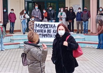 Καλλιόπη Βέττα: Οι μαθήτριες και οι μαθητές των Μουσικών Σχολείων δεν πρέπει να αντιμετωπίζονται ως παιδιά ενός κατώτερου Θεού – Επίσκεψη στο Μουσικό Σχολείο Πτολεμαΐδας