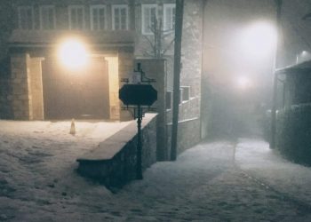 Νυχτερινή χιονόπτωση στο Νυμφαίο
