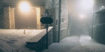 Νυχτερινή χιονόπτωση στο Νυμφαίο